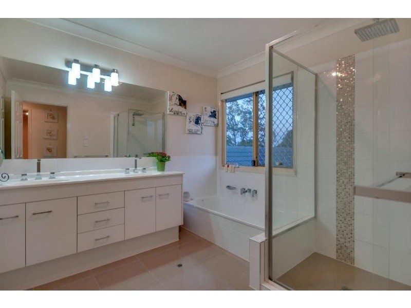 221 Wildey Street, Flinders View QLD 4305