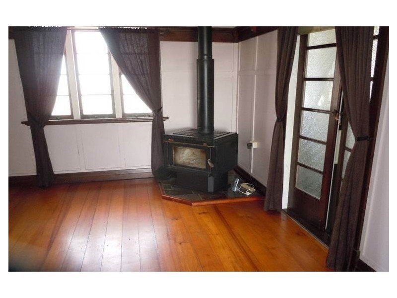 14 Queen Street, Newtown QLD 4305