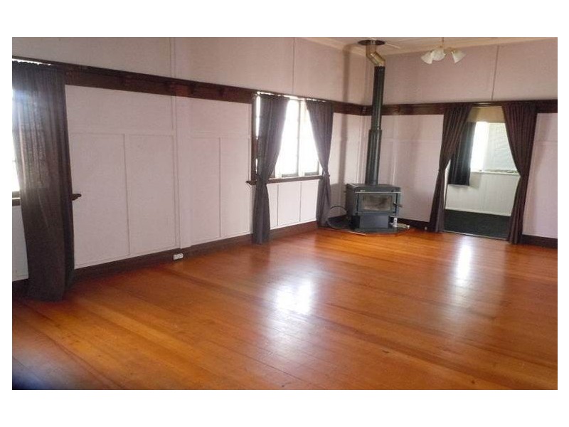 14 Queen Street, Newtown QLD 4305