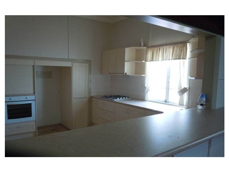 14 Queen Street, Newtown QLD 4305