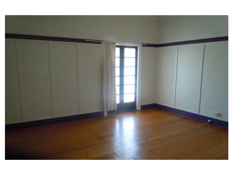 14 Queen Street, Newtown QLD 4305