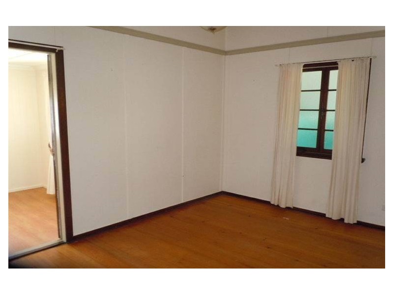 14 Queen Street, Newtown QLD 4305