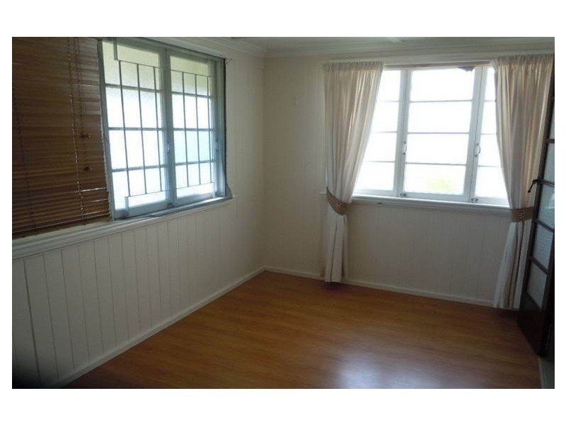 14 Queen Street, Newtown QLD 4305