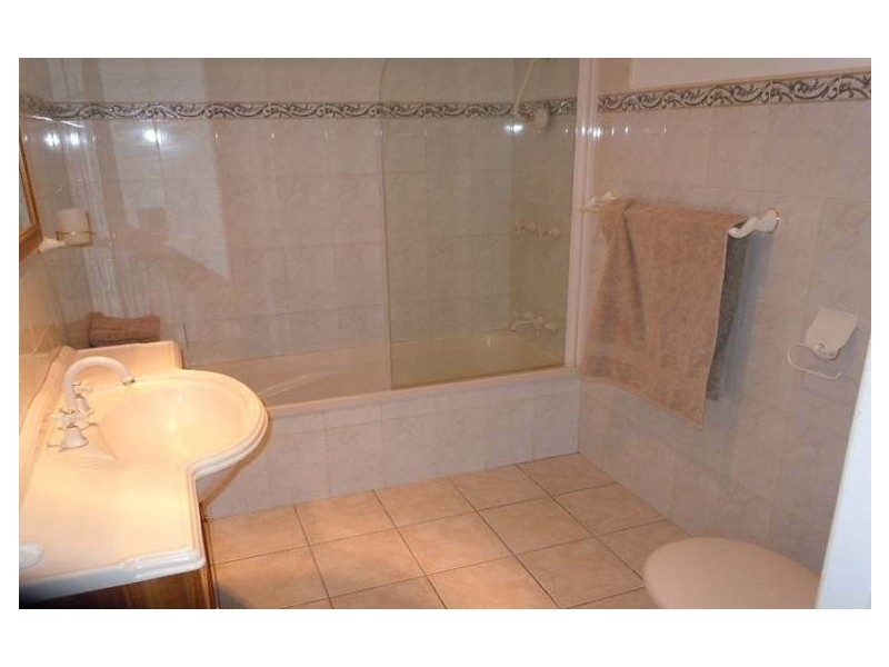 14 Queen Street, Newtown QLD 4305