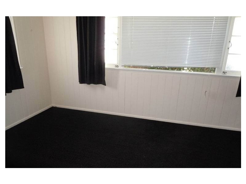 14 Queen Street, Newtown QLD 4305