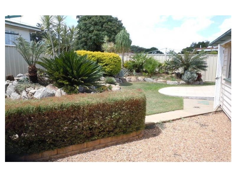 14 Queen Street, Newtown QLD 4305