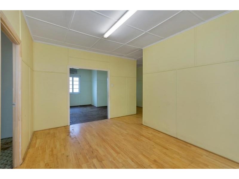 15 Hayes Street, Raceview QLD 4305