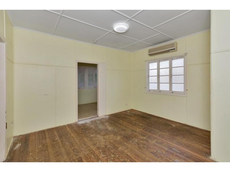 15 Hayes Street, Raceview QLD 4305