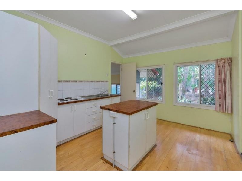 15 Hayes Street, Raceview QLD 4305