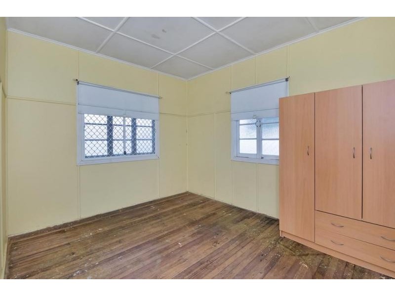 15 Hayes Street, Raceview QLD 4305