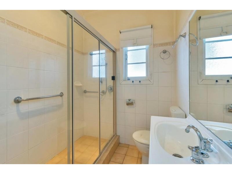 15 Hayes Street, Raceview QLD 4305