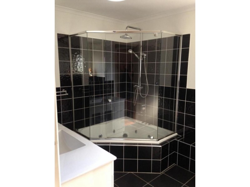 3 Sealy Street, Silkstone QLD 4304