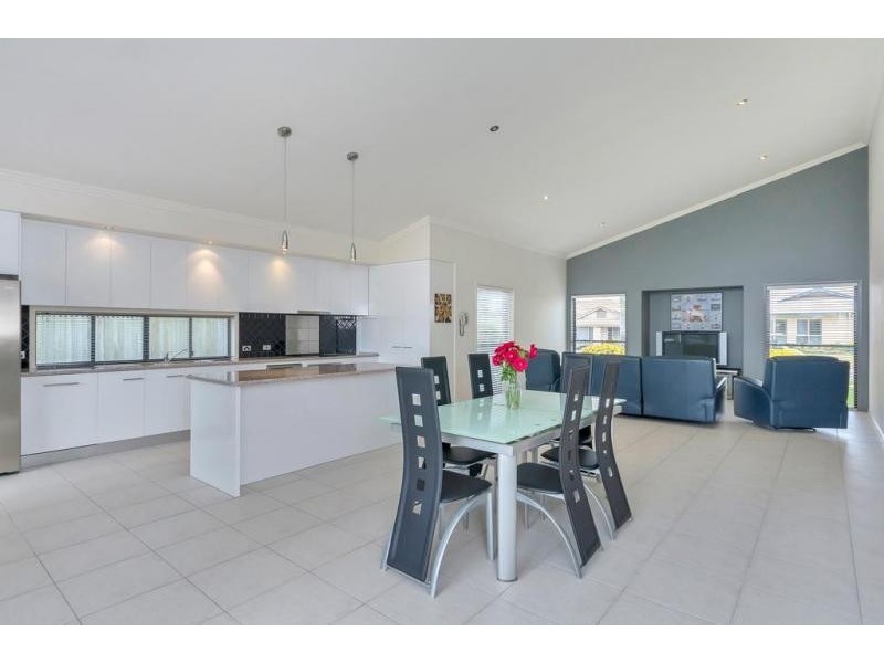 5 McQueen Court, Flinders View QLD 4305