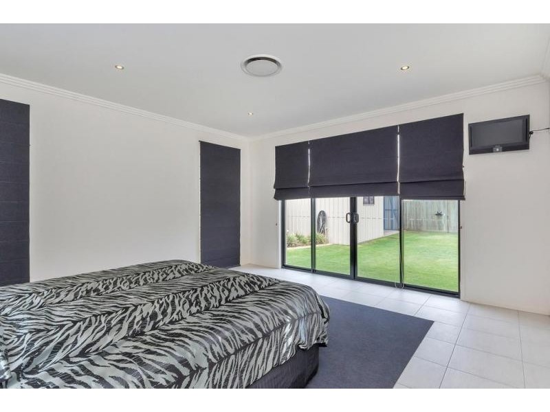 5 McQueen Court, Flinders View QLD 4305