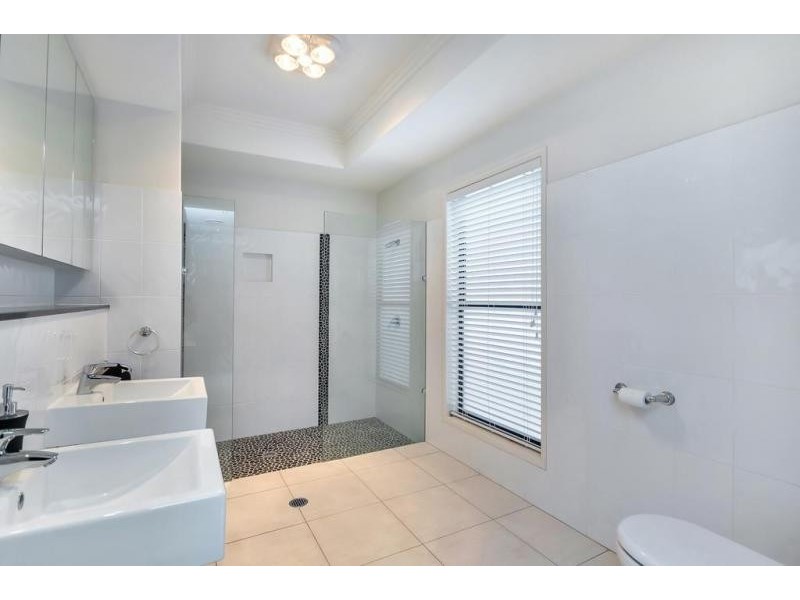 5 McQueen Court, Flinders View QLD 4305