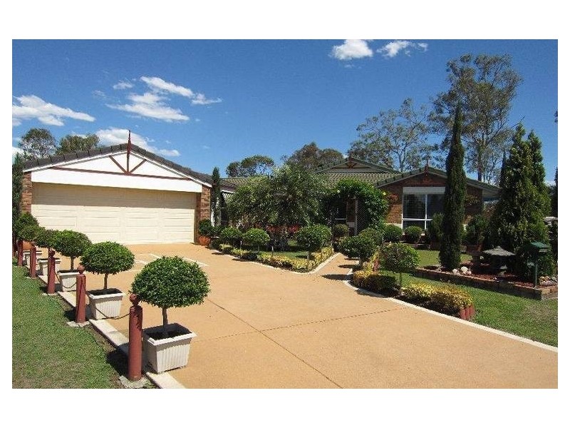 8 Amor Court, Yamanto QLD 4305