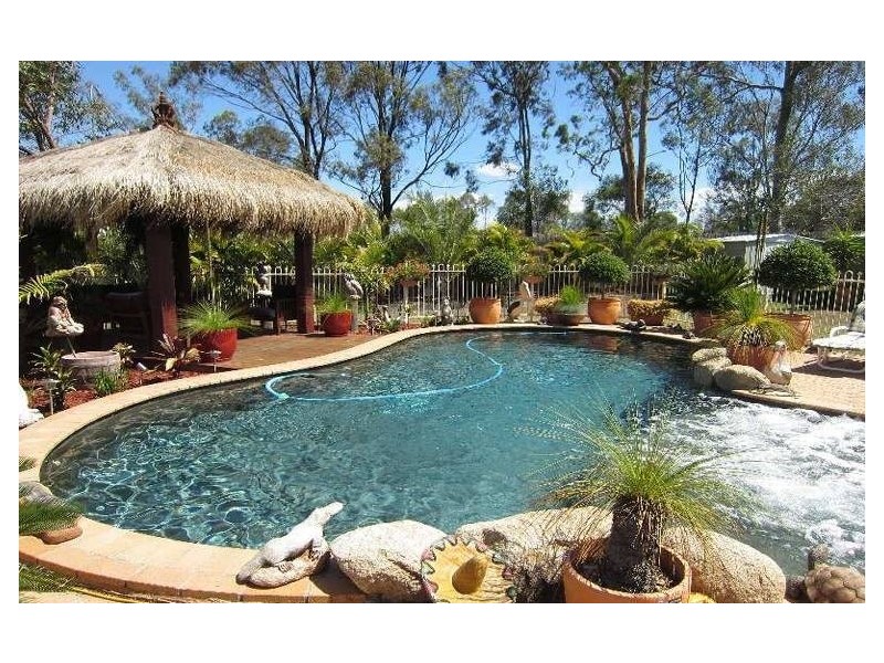 8 Amor Court, Yamanto QLD 4305