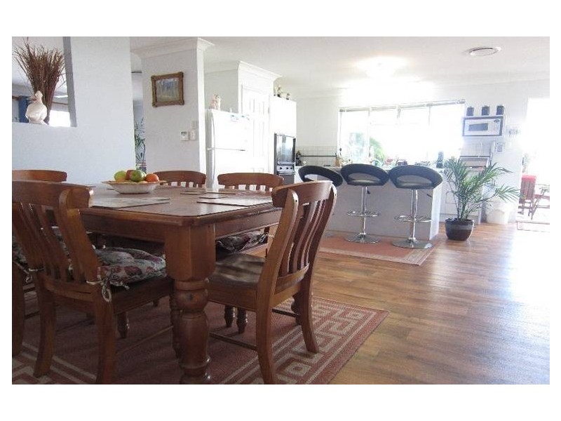 8 Amor Court, Yamanto QLD 4305