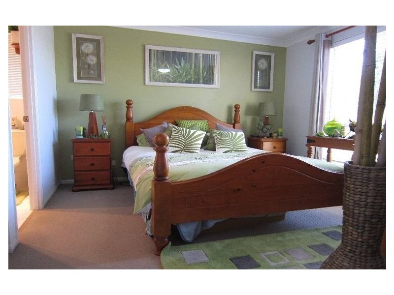 8 Amor Court, Yamanto QLD 4305