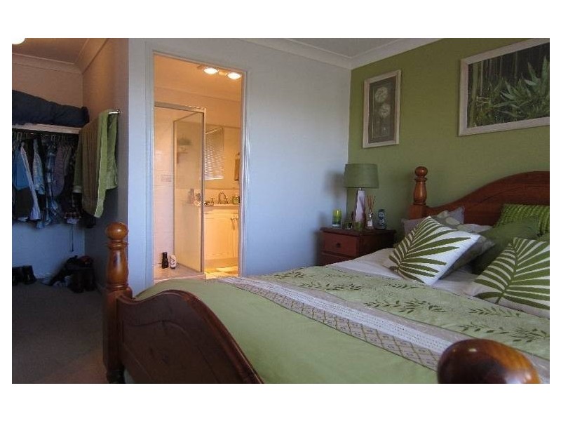 8 Amor Court, Yamanto QLD 4305