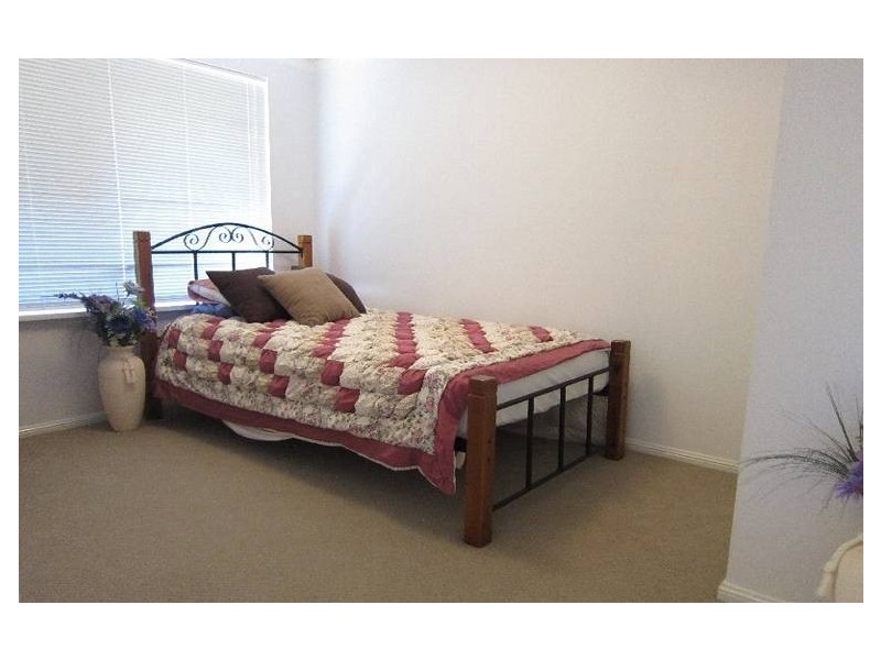 8 Amor Court, Yamanto QLD 4305