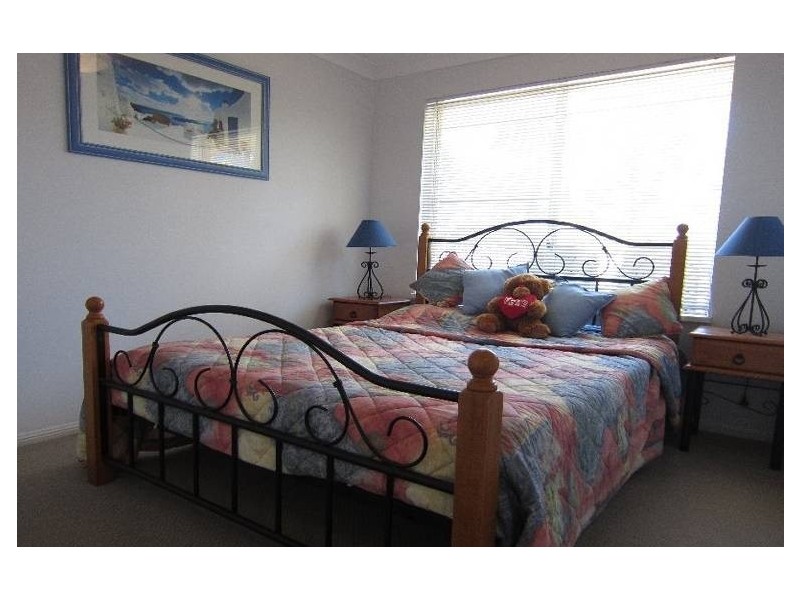 8 Amor Court, Yamanto QLD 4305