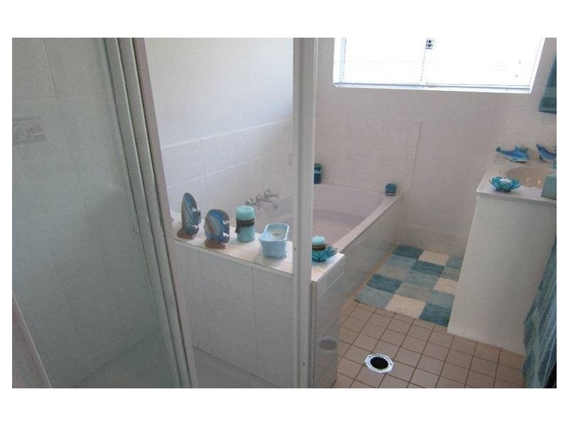8 Amor Court, Yamanto QLD 4305