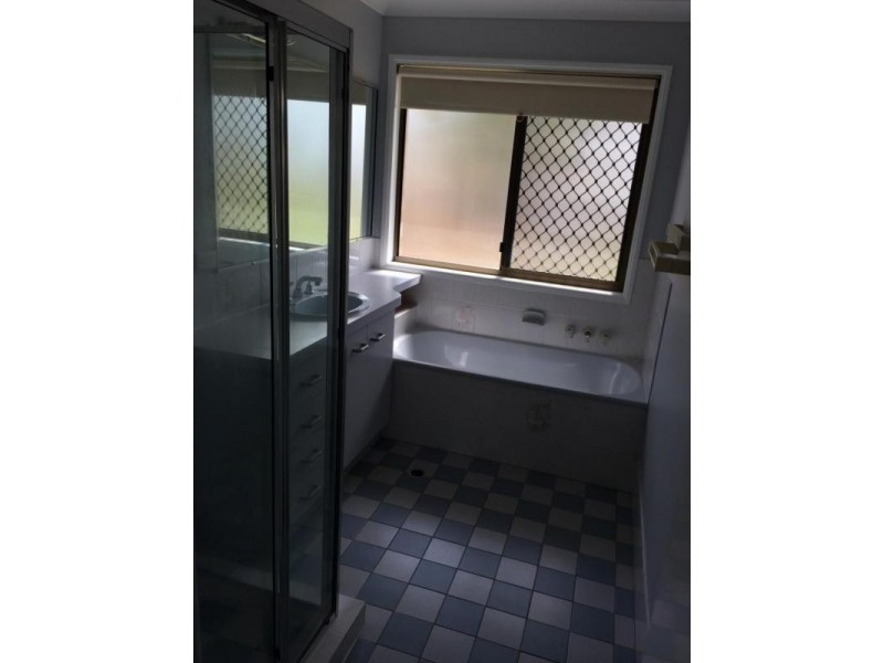 8 Leysdown Court, Yamanto QLD 4305