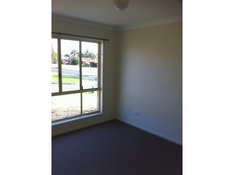 129 Sandalwood Drive, Yamanto QLD 4305