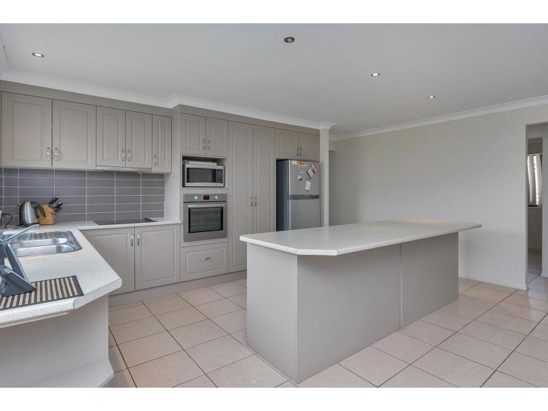 24 Piccadilly Court, Deebing Heights QLD 4306