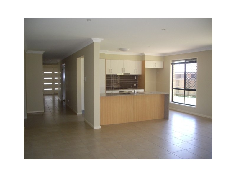 11 Piccadilly Court, Deebing Heights QLD 4306