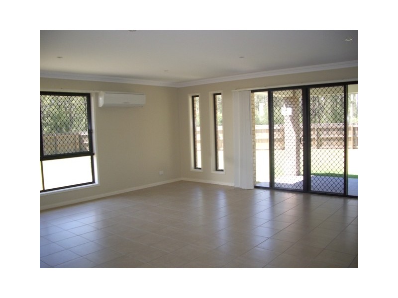 11 Piccadilly Court, Deebing Heights QLD 4306