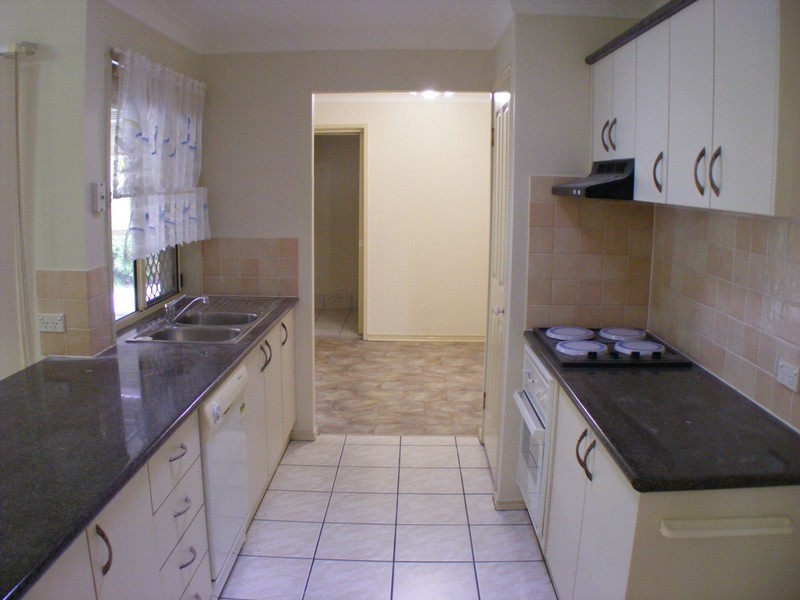 8 Palm Avenue, Raceview QLD 4305