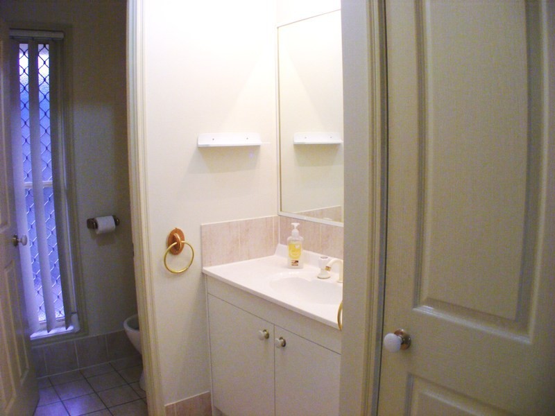 8 Palm Avenue, Raceview QLD 4305