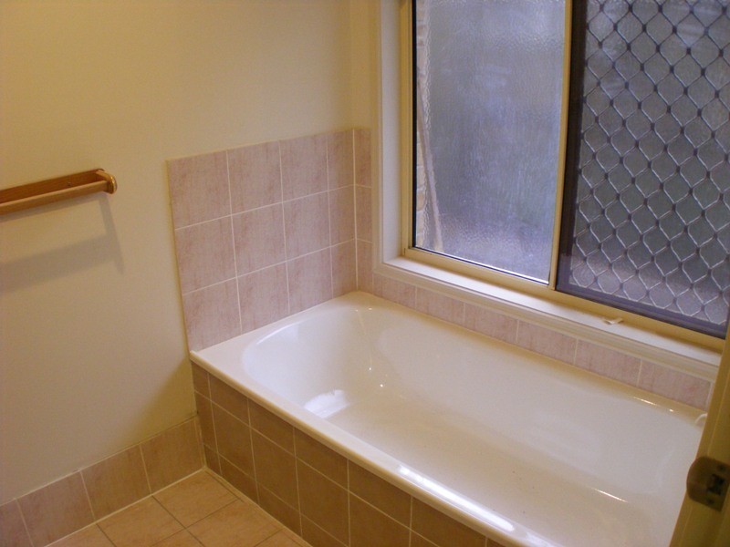 8 Palm Avenue, Raceview QLD 4305