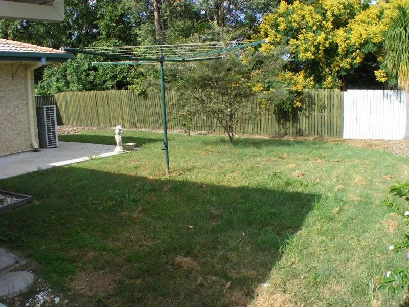 8 Palm Avenue, Raceview QLD 4305