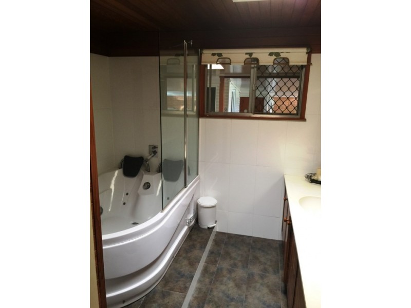 35 Edwards Street, Flinders View QLD 4305