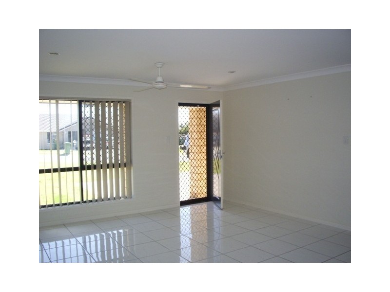 2/6 Aloe Street, Yamanto QLD 4305