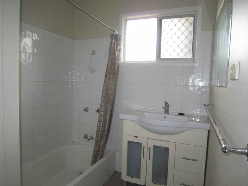 101 Robertson Road, Raceview QLD 4305