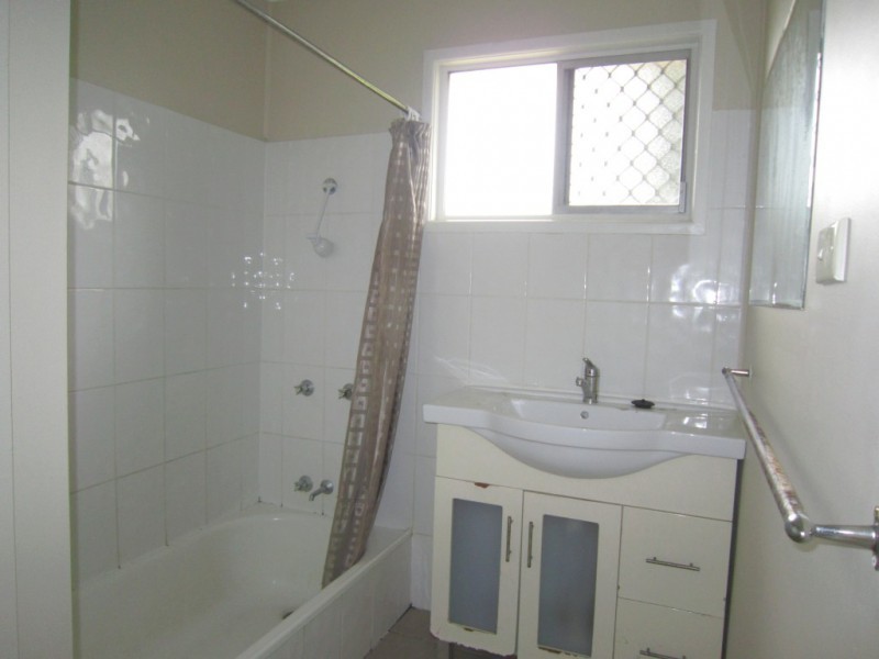 101 Robertson Road, Raceview QLD 4305