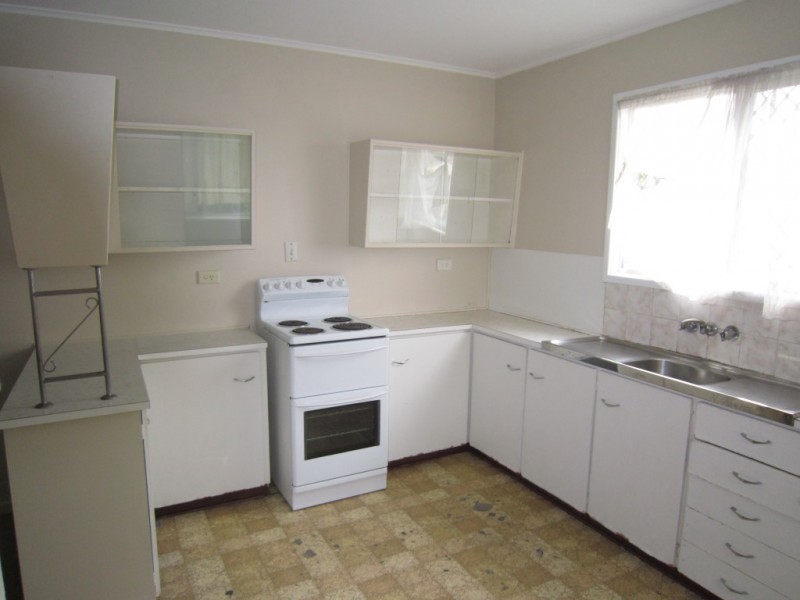 101 Robertson Road, Raceview QLD 4305