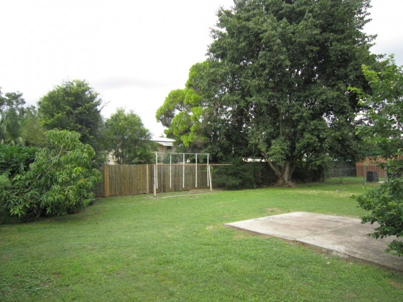 101 Robertson Road, Raceview QLD 4305