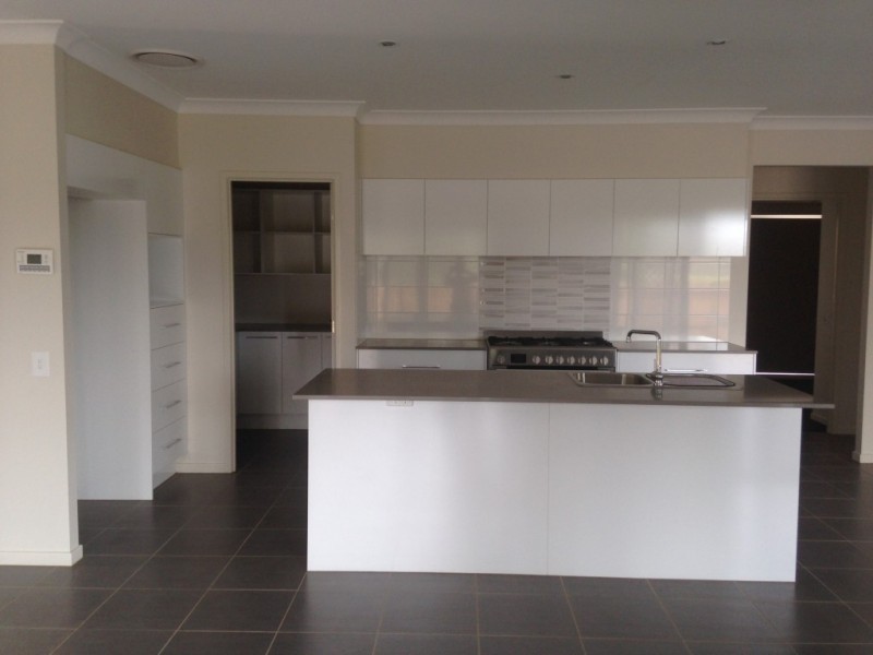 1 Rosemary Street, Deebing Heights QLD 4306