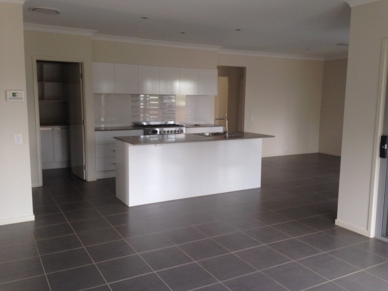 1 Rosemary Street, Deebing Heights QLD 4306