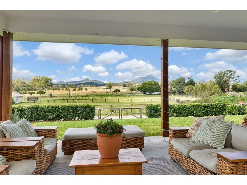 35 Peak Court, Peak Crossing QLD 4306