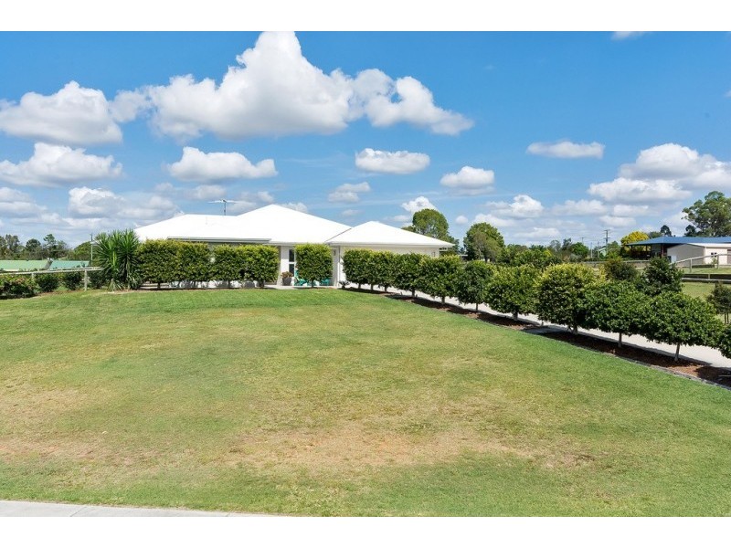 35 Peak Court, Peak Crossing QLD 4306