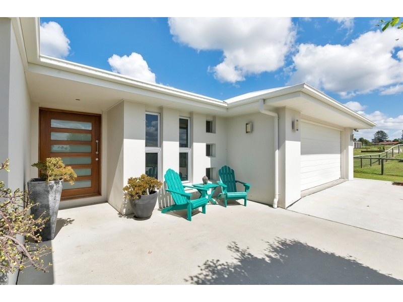 35 Peak Court, Peak Crossing QLD 4306