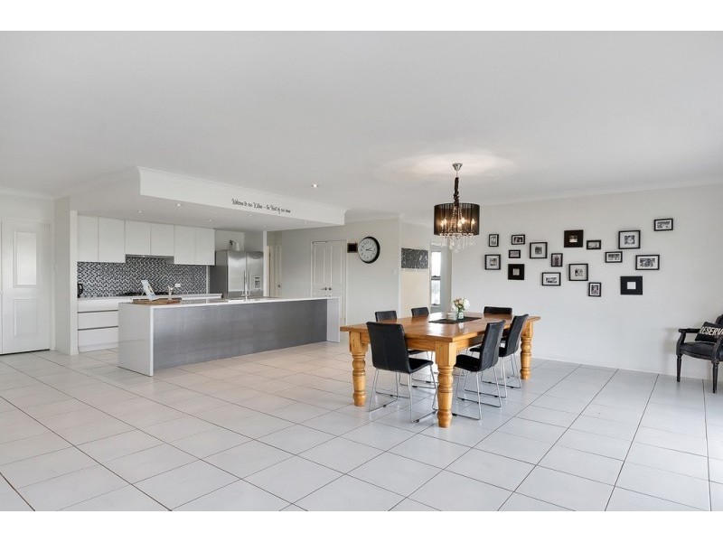 35 Peak Court, Peak Crossing QLD 4306