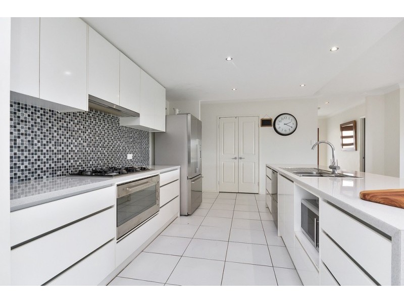 35 Peak Court, Peak Crossing QLD 4306