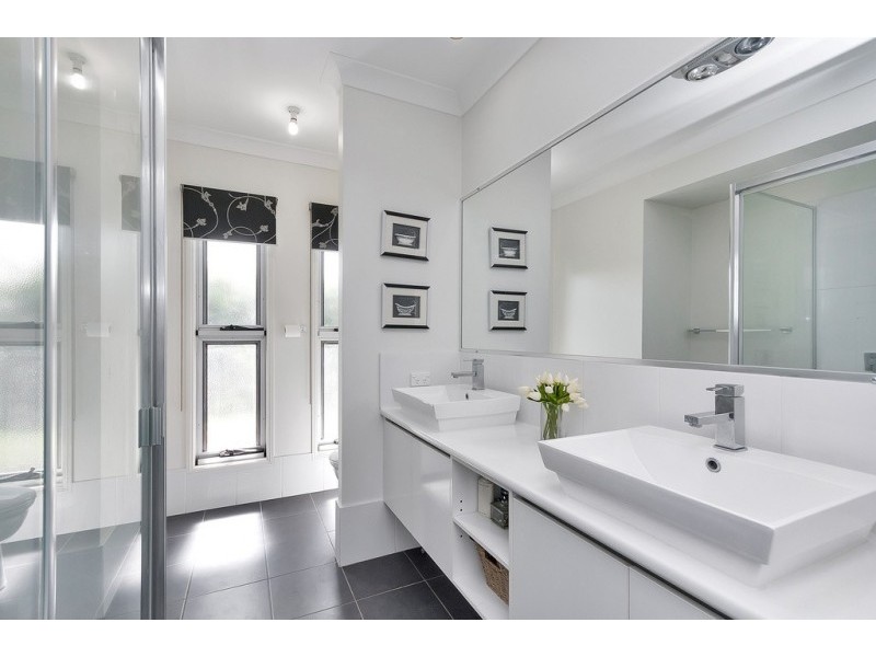 35 Peak Court, Peak Crossing QLD 4306